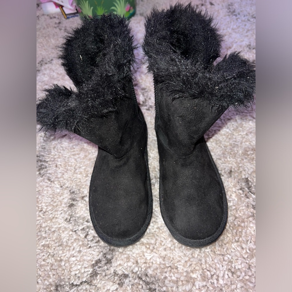 Girls Black Boots with Fuzzy top